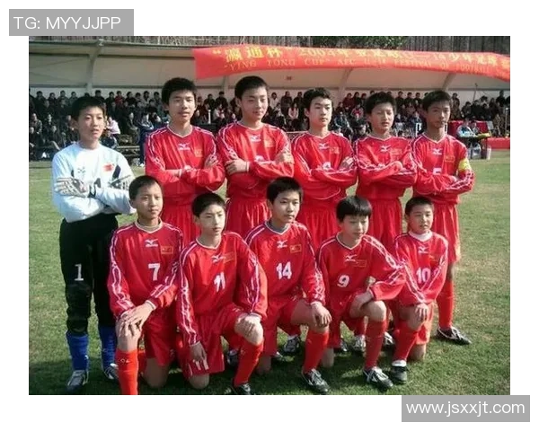 上海足球明星见面会盛大举行球迷热情互动共庆足球盛事